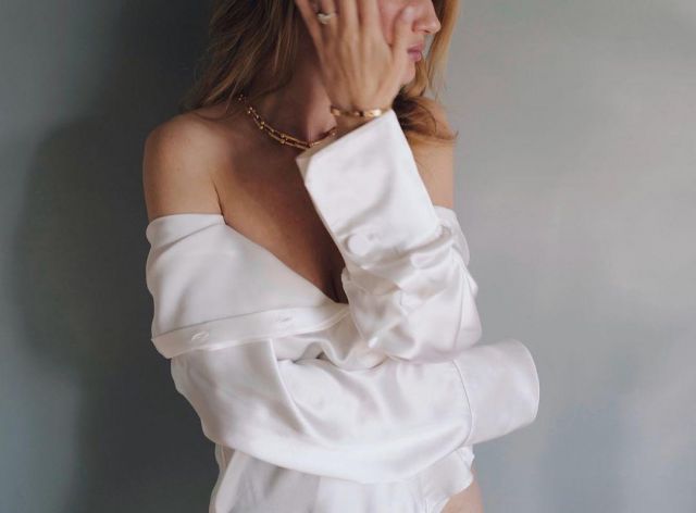 Cartier Love Bracelet worn by Rosie Huntington-Whiteley Instagram April 16, 2020