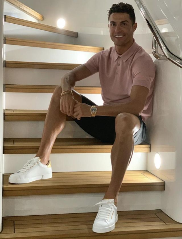 Les sneakers Dolce & Gabbana portées par Cristiano Ronaldo sur son compte Instagram @cristiano