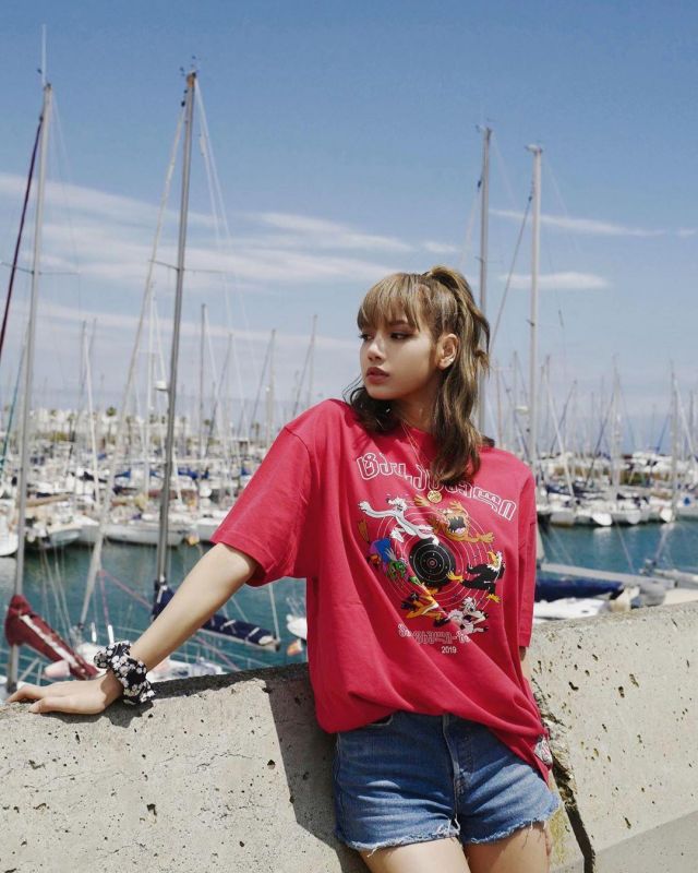 501® High Rise Shorts of Lisa on the Instagram account @lalalalisa_m