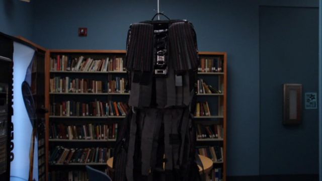 Black knapsack of Annie Edison (Alison Brie) in Community (S01E19)