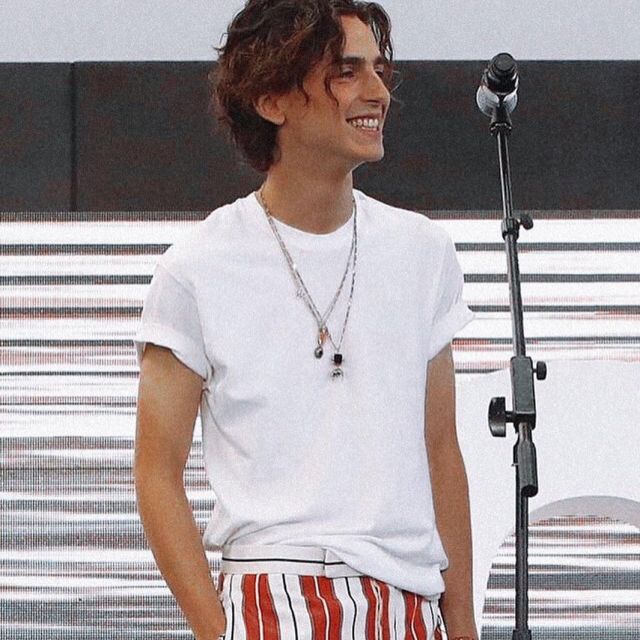 Red striped pants worn by Timothée Chalamet  on the Instagram account of @tchalamet.tt