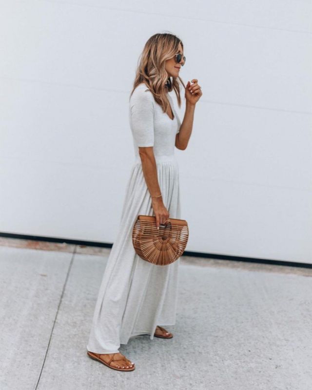 Sleeve Wide Leg Jump­suit of Becky Hillyard on the Instagram account @cellajaneblog