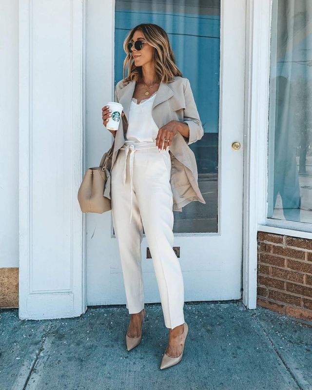 Front Pleat Crop Pants of Becky Hillyard on the Instagram account @cellajaneblog