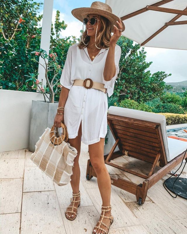 L Space Cov­er-Up Shirt­dress of Becky Hillyard on the Instagram account @cellajaneblog