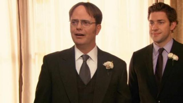 Gris Col Cravate portée par Dwight Schrute (Rainn Wilson) dans Le Bureau (S09E27)