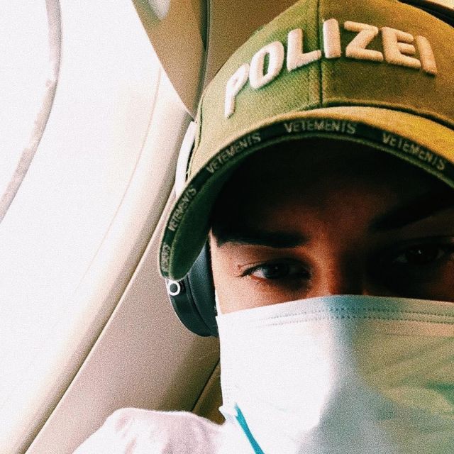 La casquette Vêtements 'Polizei' portée par Amir Obè sur son compte Instagram @amirobe 