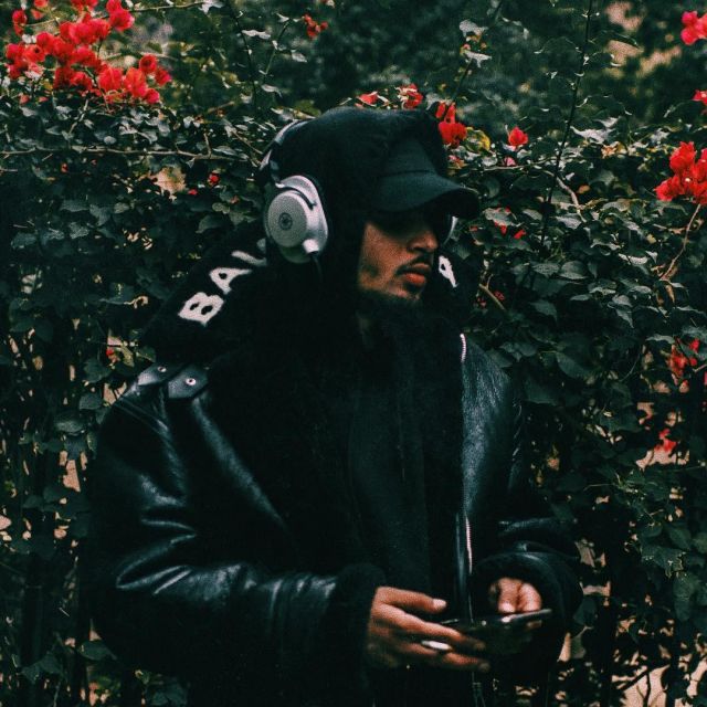 Le blouson bombardier Balenciaga porté par Amir Obè sur son compte Instagram @amirobe 
