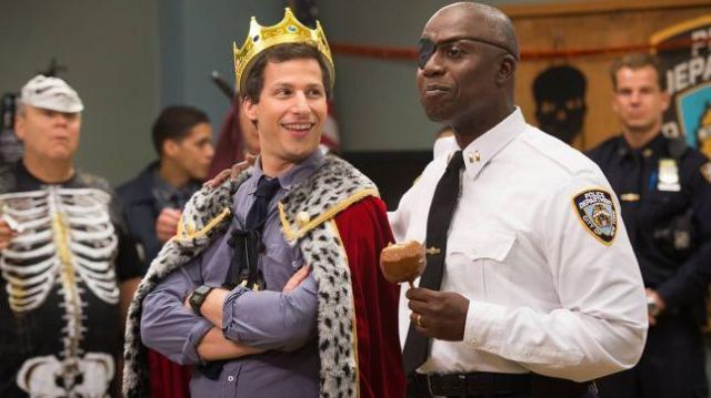 King Robe worn by Jake Peralta (Andy Samberg) in Brooklyn Nine-Nine (S01E06)