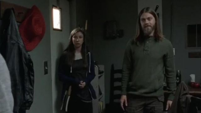 Henley sweatshirt in olive green worn by Paul 'Jesus' Rovia (Tom Payne) in The Walking Dead (S07E14)