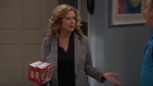 Glen Plaid Blazer porté par Vanessa Baxter (Nancy Travis) dans Last Man Standing Saison 8 Épisode 19