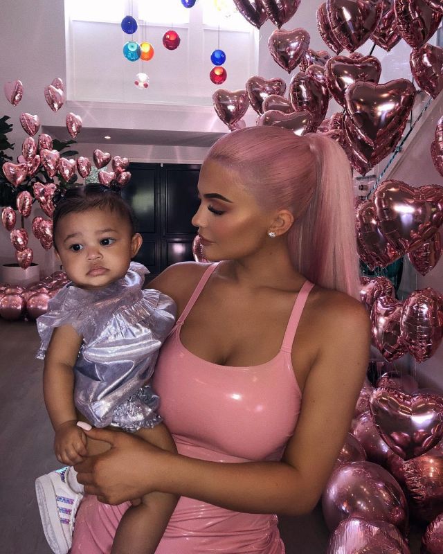 The pink dress effect leather worn by Kylie Jenner on her account Instagram @kyliejenner