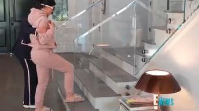 Pink Sweat­Pants worn by Kylie Jenner in Keeping Up with the Kardashians Season 18 Episode 4