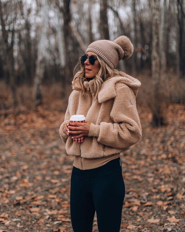 Kyi kyi Beanie with Pom-Pom of Becky Hillyard  on the Instagram account @cellajaneblog