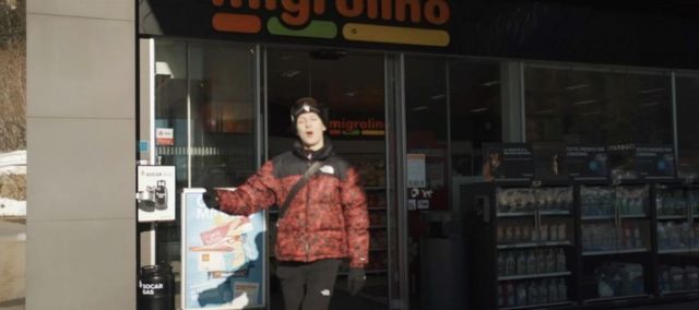 The jacket The North Face 1996 scope by Aitch on his account Instagram @aitch