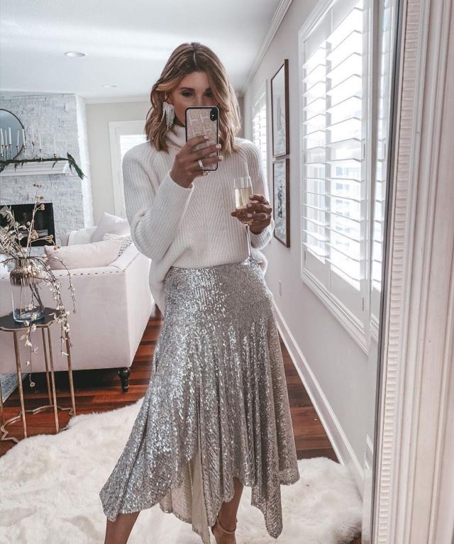 Topshop Se­quin Skirt of Becky Hillyard  on the Instagram account @cellajaneblog