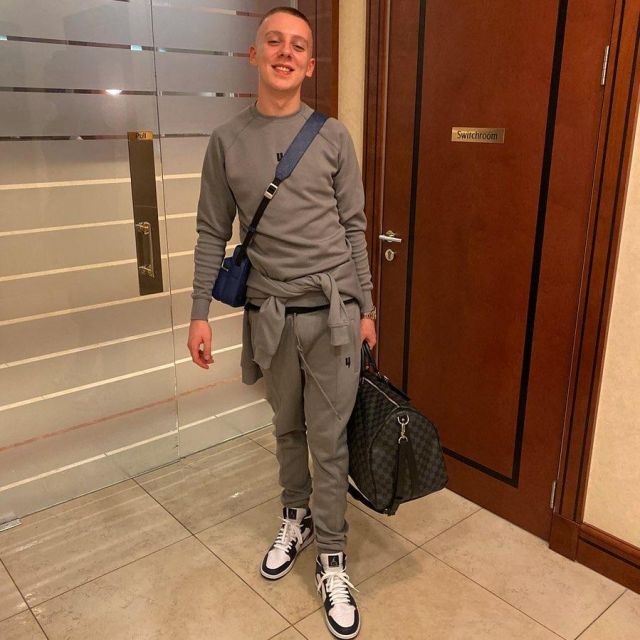 The blue bag Louis Vuitton monogram worn by Aitch on his account Instagram @aitch