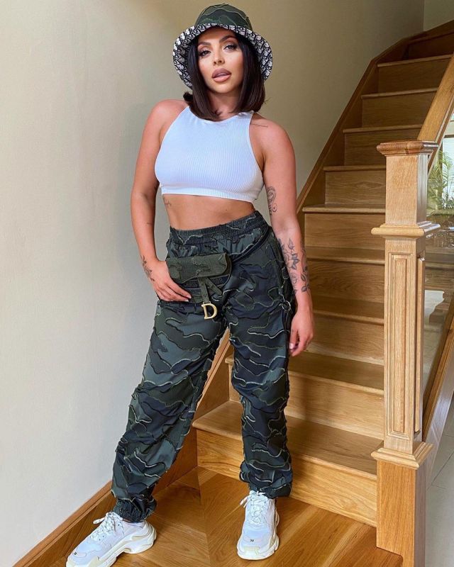 Dior Green Sad­dle Cam­ou­flage Pouch Belt of Jesy Nelson on the Instagram account @jesynelson April 19, 2020