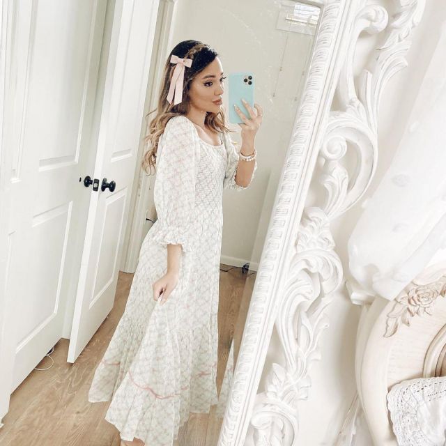 Loveshackfancy Rig­by Pleat­ed Cot­ton Mi­di Dress of Gabi Demartino on the Instagram account @gabi April 12, 2020