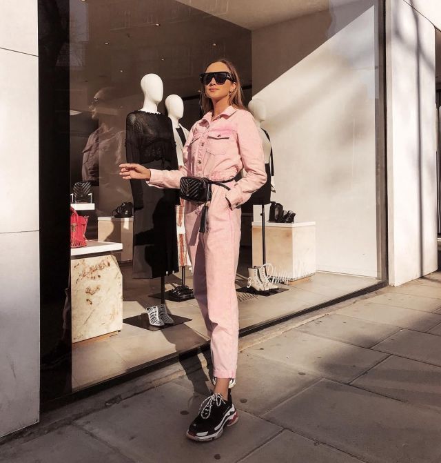 Topshop Pink Denim Jumpsuit de Gabriele Gzimailaite en la cuenta de Instagram @gabrielegz