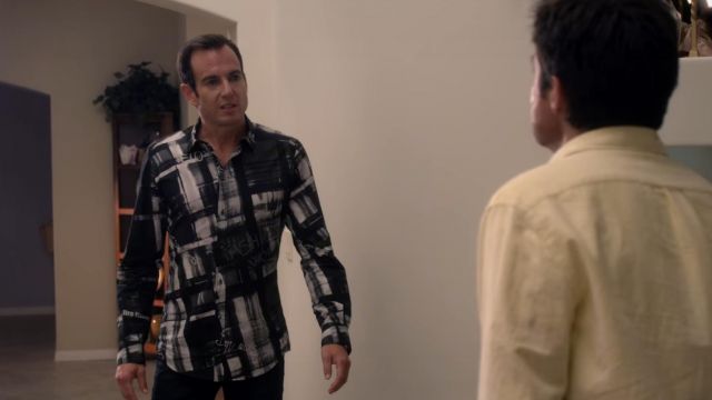 Camisa impresa usada por Gob Bluth (Will Arnett) en Arrested Development (S04E01)