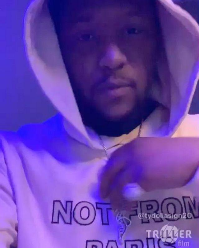 Le sweatshirt à capuche Drôle de Monsieur NFPM porté par Tee Grizzley sur son compte Instagram @tee_grizzley