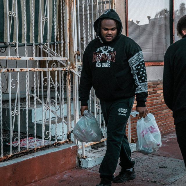 The sweatshirt Beverly Hills Menace Gun Range worn by Tee Grizzley on his account Instagram @tee_grizzley