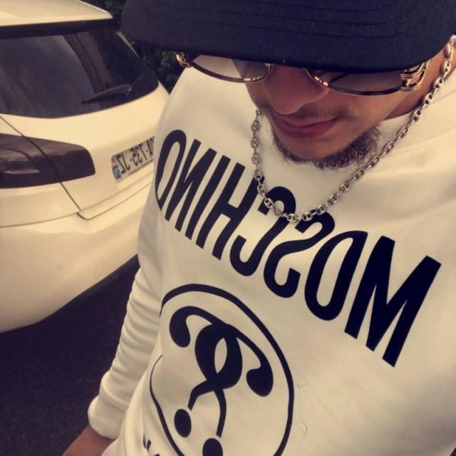 Le sweatshirt Moschino porté par PLK sur le compte Instagram de @_plkpb 