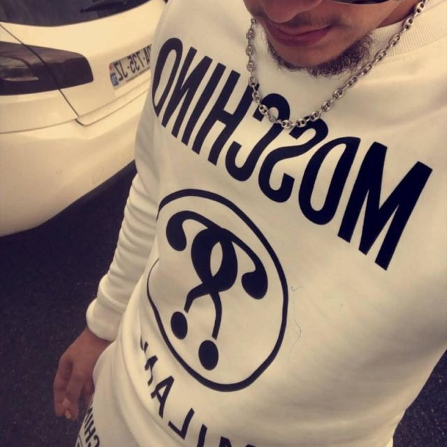 Le bas de jogging en coton Moschino porté par PLK sur le compte Instagram de @_plkpb 