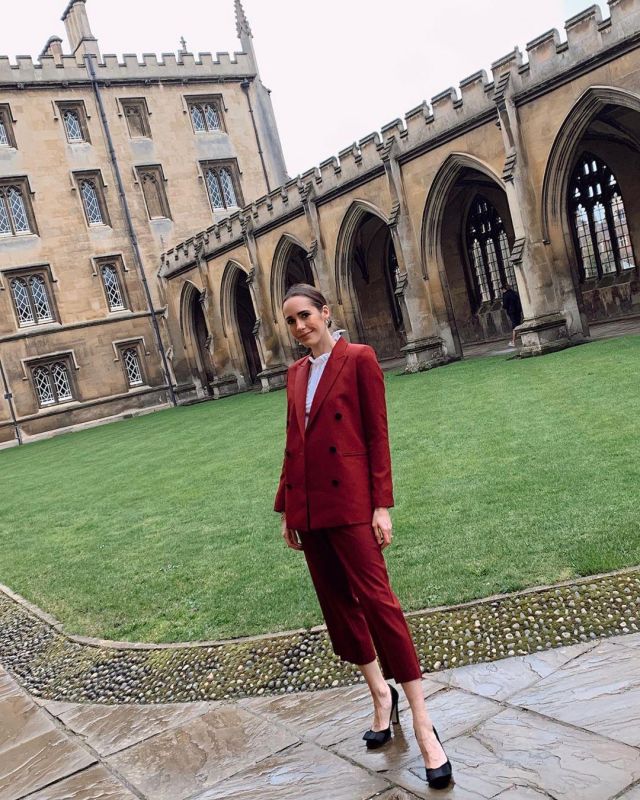 Wool-Twill Cropped Trousers of Louise Roe on the Instagram account @louiseroe