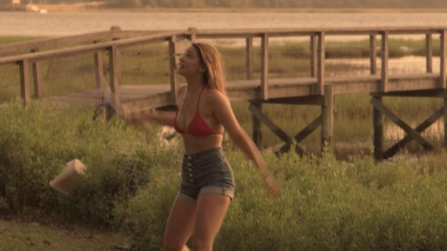 Gap Blue But­ton Short worn by Sarah Cameron (Madelyn Cline) in Outer Banks Season 1 Episode 1