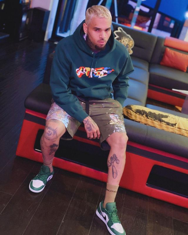 Sneakers Nike Jordan 1 Low worn by Chris Brown on his account Instagram @chrisbrownofficial