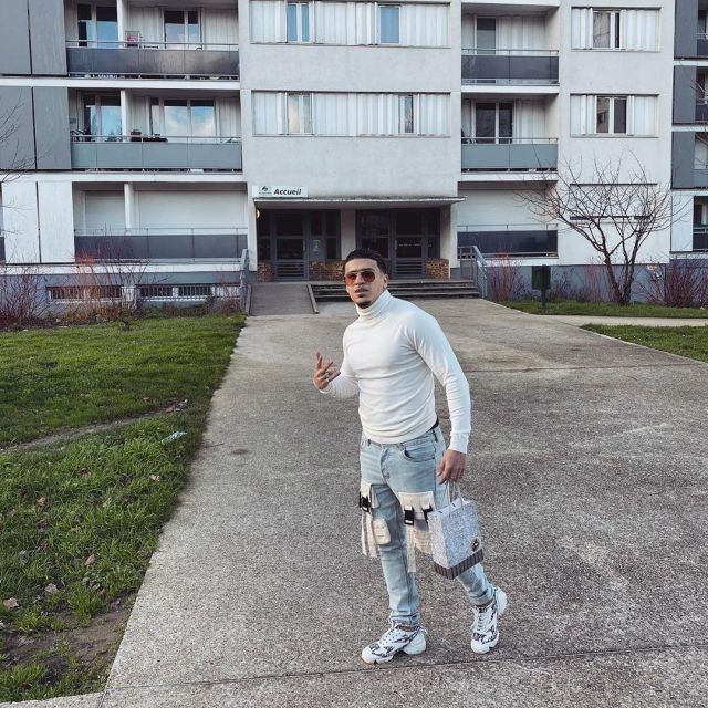 Le pull col roulé blanc porté par Alrima sur son compte Instagram @alrimaoff 