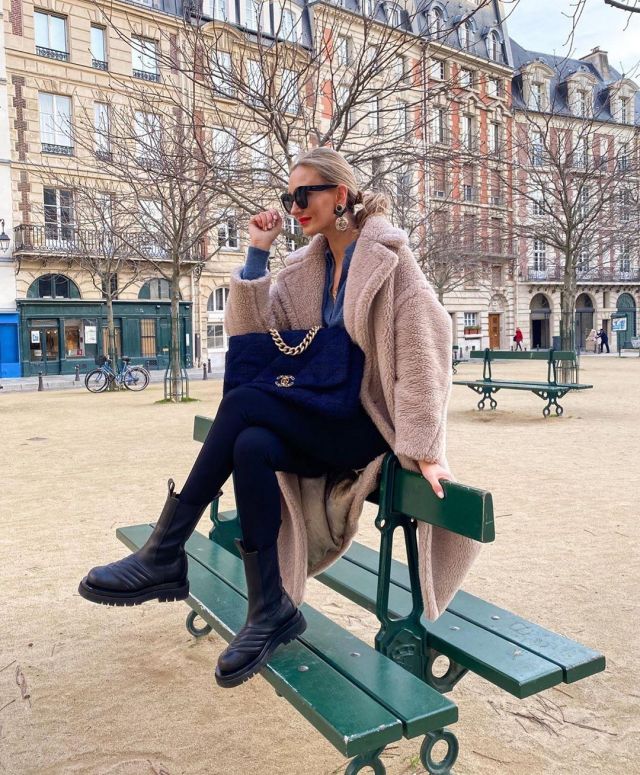 Leather Hand­bag of Hannah Strafford-Taylor on the Instagram account @hannahstraffordtaylor