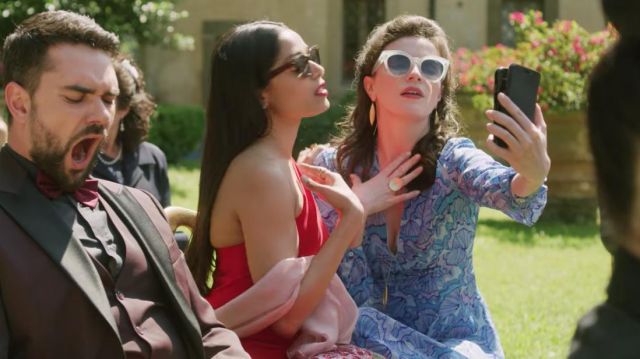 Oversized clear sunglasses worn by Rebecca (Aisling Bea) in Love Wedding Repeat