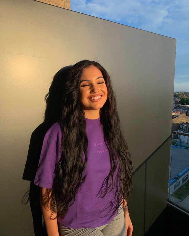 The t-shirt purple Acne Studios Broken logo worn by Mabel on his account Instagram @mabel