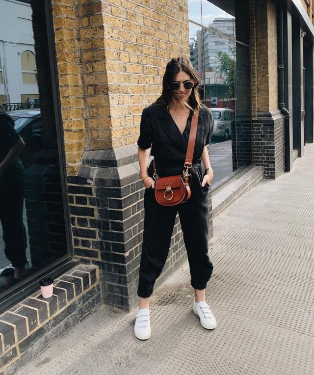Round Met­al Sunglasses of Lily Pebbles on the Instagram account @lilypebbles