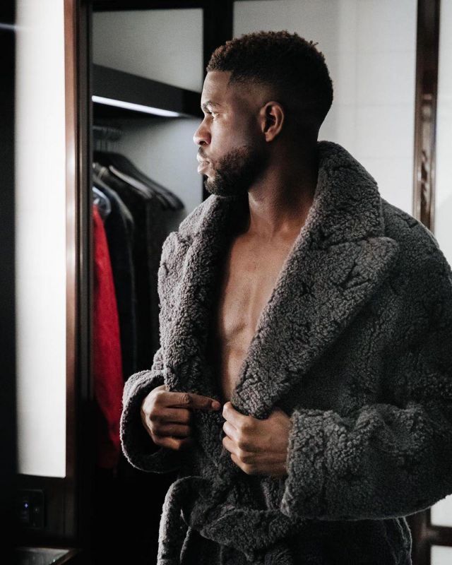 Le manteau Louis Vuitton en peau de mouton Monogram porté par Samuel Umtiti sur son compte Instagram @samumtiti