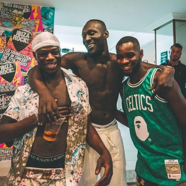 Le maillot de basketball Bape des Celtics de Boston porté par David Omoregie sur son compte Instagram @santandave 