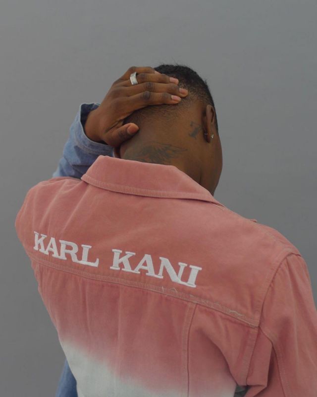 La veste en jean Karl Kani portée par Audrey Tcheuméo sur son compte Instagram @tcheumeo