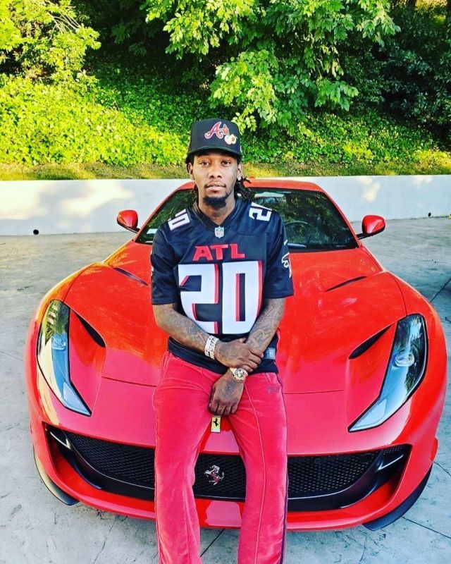 Nike At­lanta Fal­cons Nike Cus­tom Game Jer­sey in Black worn by Offset on his Instagram account @offsetyrn