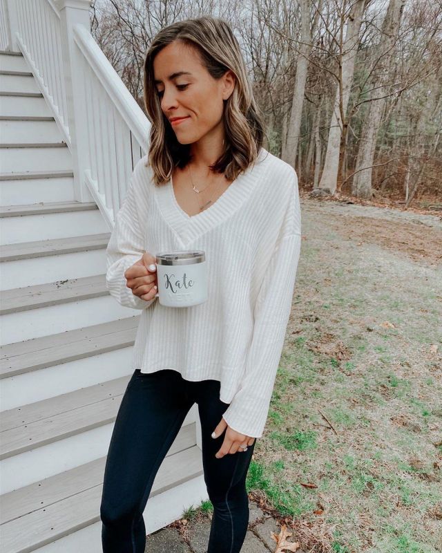 V-Neck Top of Kate on the Instagram account @pinesandpalms3