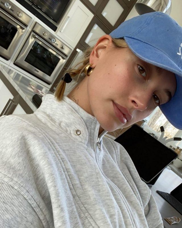 Anita Ko Meryl Hoop Earrings worn by Hailey Baldwin Instagram Story April 25, 2020