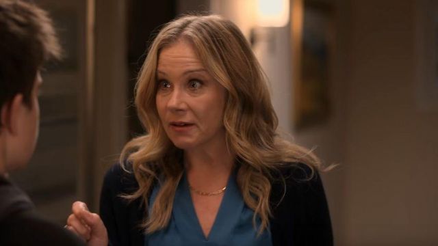 Ectangle Chain Necklace Worn By Jen Harding Christina Applegate In Dead To Me Season 2 Episode 1 Spotern