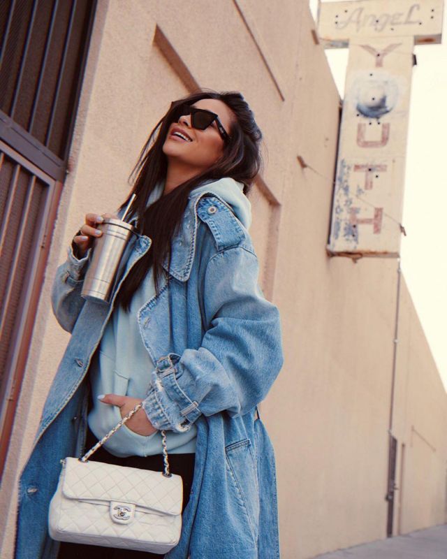 The hand bag Chanel white Shay Mitchell on her account Instagram @shaymitchell