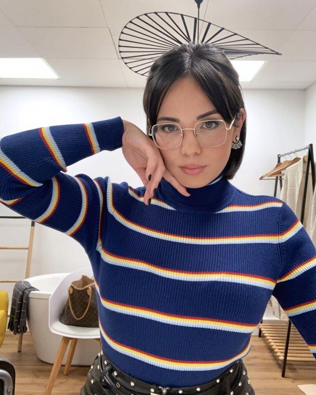 The striped sweater collar Wrangler Agathe Auproux on his account Instagram @agatheauproux