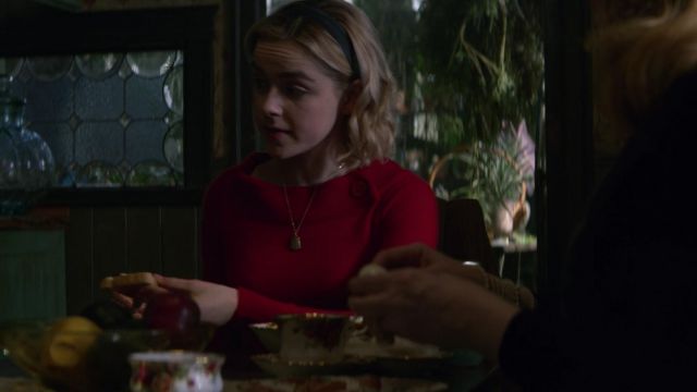 The necklace with pendant worn by Sabrina Spellman (Kiernan Shipka) in The New Adventures of Sabrina S01E01