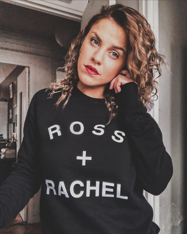 The hoody slogan Ross + Rachel carried by Emy Ltr on his account Instagram @emy_ltr