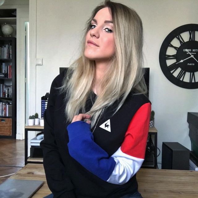 The sweatshirt tri-color Le Coq Sportif worn by Emy Ltr on his account Instagram @emy_ltr