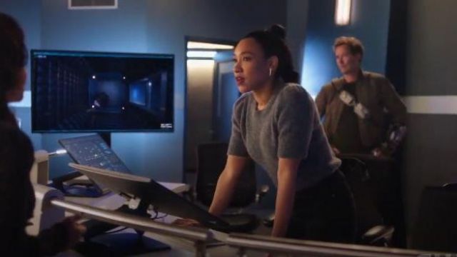 Grey Short Sleeve Sweater worn by Iris West (Candice Patton) in The Flash Season 6 Episode 17