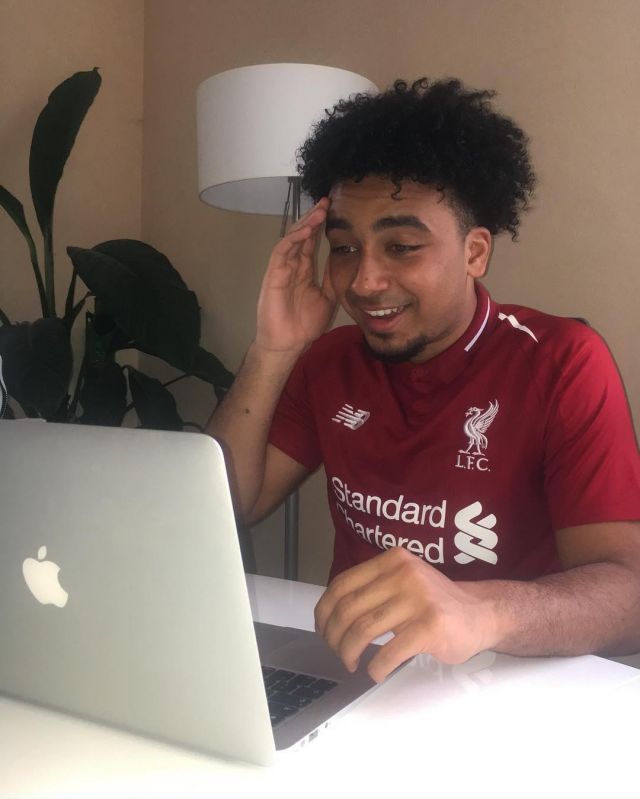 The football shirt of the Liverpool club 2018/2019 worn by LauCarré on his account Instagram @l. in.carre